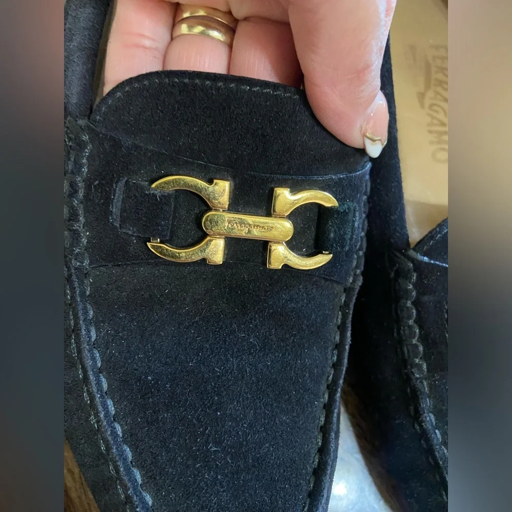 Salvatore ferragamo loafer .Black with gold hardwarre - Picture 4 of 13